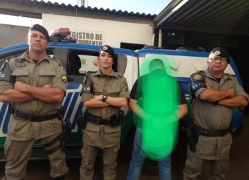 Equipe tática cumpre mandado de prisão durante patrulhamento na região central de Rio Verde