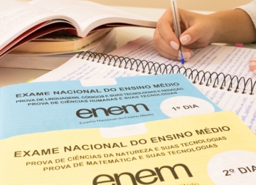 Bolsonaro afirma que Enem poderá ser adiado mas acontecerá ainda em 2020