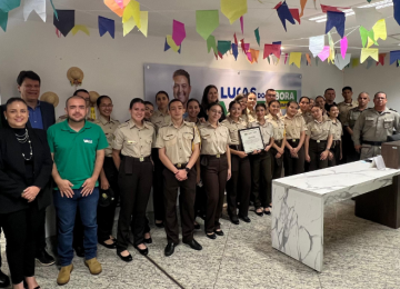 Estudantes do CEPMG vivenciam rotina parlamentar na Alego com apoio de Lucas do Vale