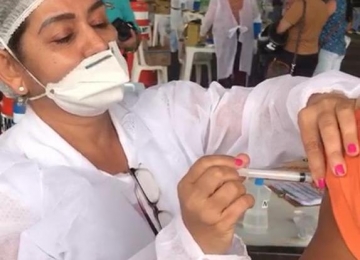 Rio Verde continua vacinação contra Covid por idade com os sem comorbidades e 58 anos completos