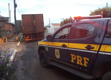 PRF recupera em Jataí caminhão roubado em Porteirão 