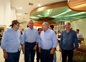 Faeg e Senar promove debate entre produtores, autoridades e governador de Goiás