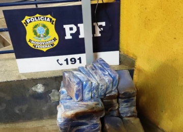 Farol queimado resulta em apreensão de 82 kg de pasta base de cocaína pela PRF