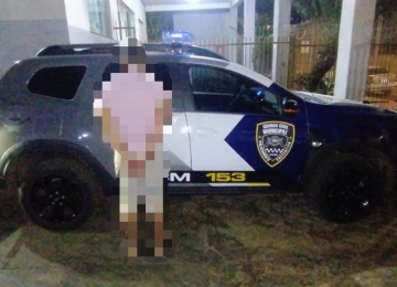 Mulher desmaia na rua após fugir de agressor com barra de ferro; GCM prende autor