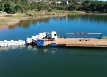 Após quatro dias, carreta com 35 mil litros de etanol é retirada de represa em Morada Nova de Minas