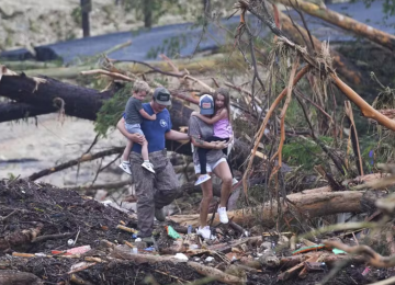 Tragédia no Texas: enchente deixa 52 mortos e 27 meninas seguem desaparecidas em acampamento cristão
