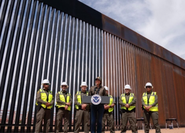 Trump manda pintar de preto todo o muro na fronteira com o México para dificultar escaladas