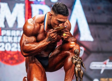 Brasileiro Ramon Dino faz história e conquista o título do Mr. Olympia 2025 em Las Vegas