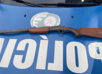Homem recupera arma furtada do patrão por parente e acaba apreendido no Dom Miguel