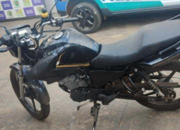 Polícia Militar intercepta motociclista descontrolado que causava perigo no Centro durante desfile da Pecuária
