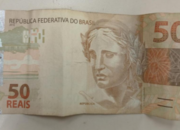 Polícia Militar prende funcionária após furto em caixa de supermercado