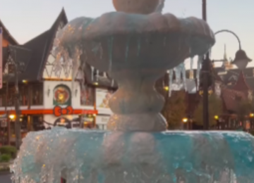 Fonte congela no centro de Gramado e encanta turistas durante onda de frio na Serra Gaúcha