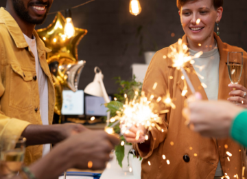 FORTALECENDO LAÇOS: A IMPORTÂNCIA DAS CONFRATERNIZAÇÕES DE FINAL DE ANO NAS EMPRESAS