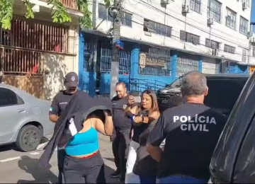 PIZZARIA VIRA PALCO DE OFENSAS RACISTAS; MULHER É PRESA