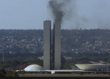 Fumaça no Congresso Nacional assusta moradores de Brasília
