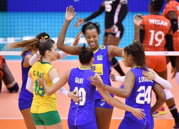 Brasil vence a terceira no Mundial de Vôlei Feminino