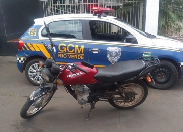 GCM recupera no Bairro Gameleira moto furtada