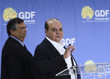 Moraes afasta governador do Distrito Federal por 90 dias e manda desocupar acampamentos