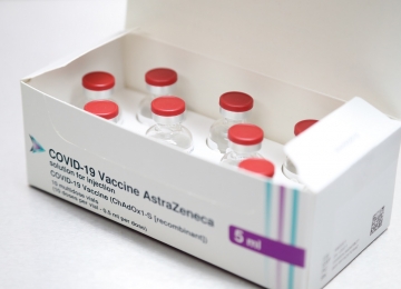 AstraZeneca pretende produzir mais de 100 milhões de doses de imunizantes até abril
