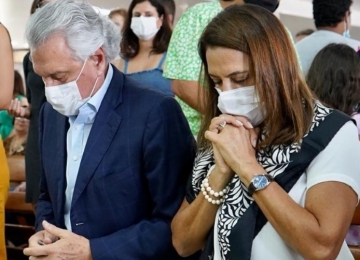 Governador de Goiás realiza novo teste e continua com Covid