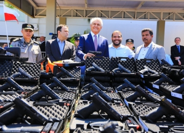 Governador entrega 15 mil novas armas à Polícia Militar de Goiás