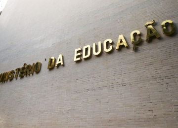 Governo bloqueia cerca de R$ 1,7 bilhão do Ministério da Educação