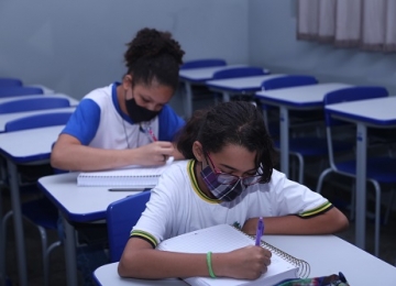 Governo de Goiás retoma programa que dá oportunidade para estudantes concluírem os estudos de forma acelerada