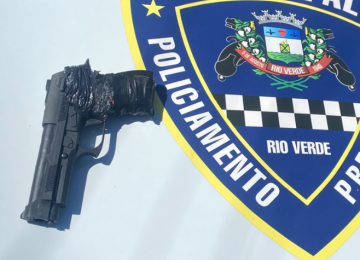 Homem é detido com simulacro após ameaçar pessoas em comércios no Bairro Popular, em Rio Verde