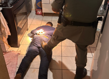 Homem é preso após incendiar casa da ex-companheira no Setor Dona Gercina, em Rio Verde