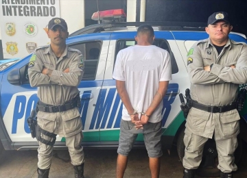 Homem é preso após supostamente agredir e ameaçar esposa no Maurício Arantes em Rio Verde