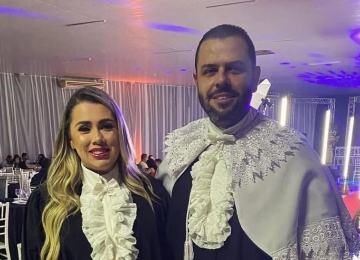 Justiça concede liberdade a Karen Proto com uso de tornozeleira e impõe oito medidas cautelares