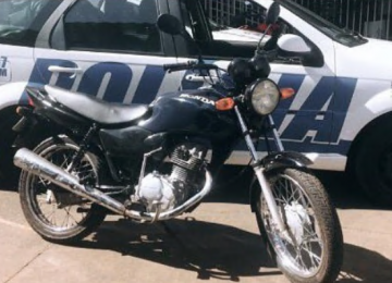 Polícia Militar de Rio Verde recupera no bairro Monte Sião moto furtada há um ano