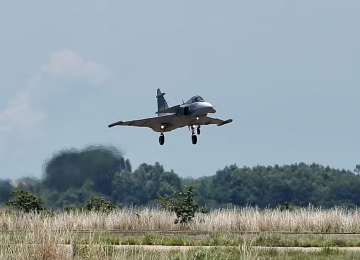 Base aérea de Anápolis recebe novo caça da FAB que chegou essa semana