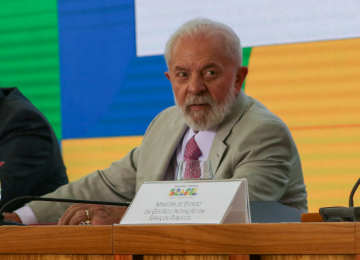 Governo ameaça deputados que assinarem pedido de impeachment de Lula