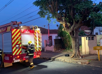 Corpo de Bombeiros de Rio Verde atende princípio de incêndio no Centro