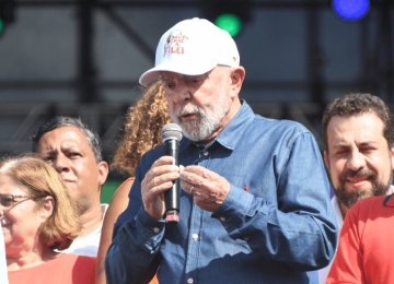 Lula sanciona lei que altera tabela do Imposto de Renda e diz que até 2026 será aprovada