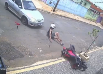 Imagens de câmera registram motorista atropelando motociclista de propósito após desentendimento na Vila Borges, em Rio Verde
