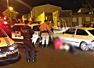 Motorista embriagado resiste à prisão e atropela motociclista na Vila Borges