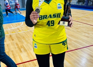 Jogadora rioverdense conquista título mundial de basquete master
