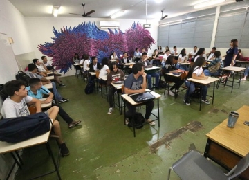 Governo deposita auxílio de R$ 150 para estudantes carentes da rede estadual