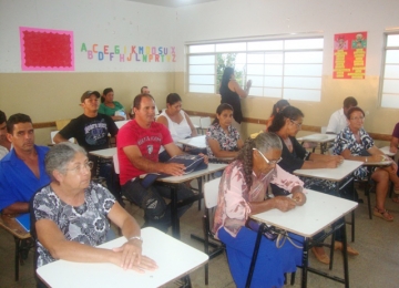 Jovens e adultos que não terminaram ensinos fundamental e médio já podem se inscrever para o EJA em Rio Verde