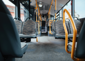 INVISIBILIDADE EM MOVIMENTO: O DESAFIO DA OBESIDADE NO TRANSPORTE PÚBLICO