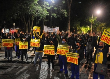 Reivindicando direitos, funcionários dos Correios entram em greve em todo Brasil