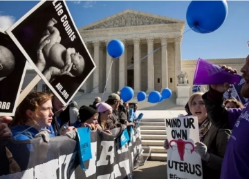 Lei que garantia o direito legal ao aborto nos EUA é derrubada