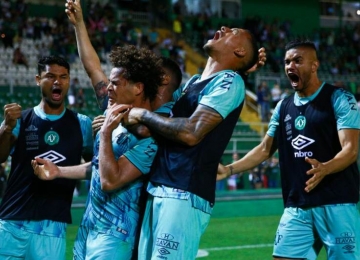 Flamengo mantém vantagem na liderança e Cruzeiro se afunda no Z4
