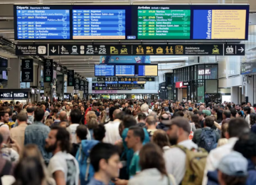Linhas de trens na França são alvos de ataques horas antes da abertura das Olimpíadas