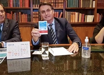 Bolsonaro diz que cloroquina não tem comprovação e não recomenda uso