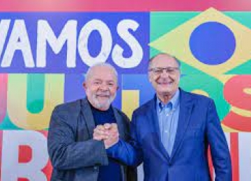 Lula e Alckmin devem ser diplomados nesta tarde pelo TSE