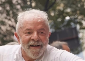 Lula recebe alta após passar por procedimento na laringe