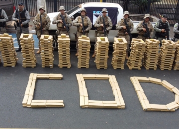 Duas toneladas de maconha e armas são apreendidas em operação policial em Jataí